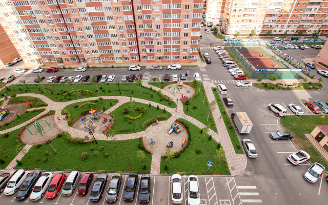 U parka Galitskogo Apart-Otelika na Geroya Sarabeyeva Flat