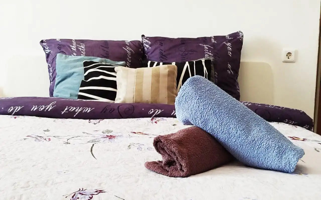 Live In Comfort Na B-Re Stroiteley 3 Flat