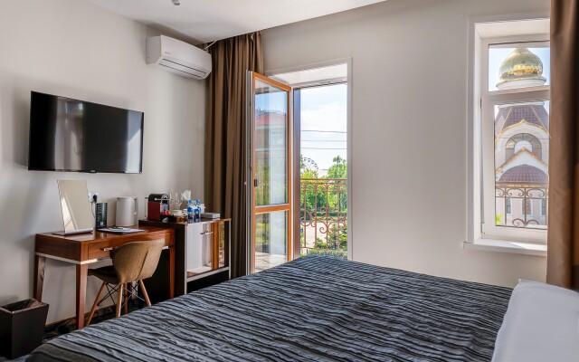 V Hotel&Rooftop Lounge Hotel
