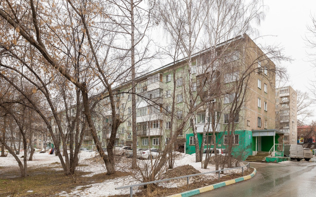 Dvushka s Izolirovannymi Komnatami, 5 Minut do Zolotoj Nivy Flat