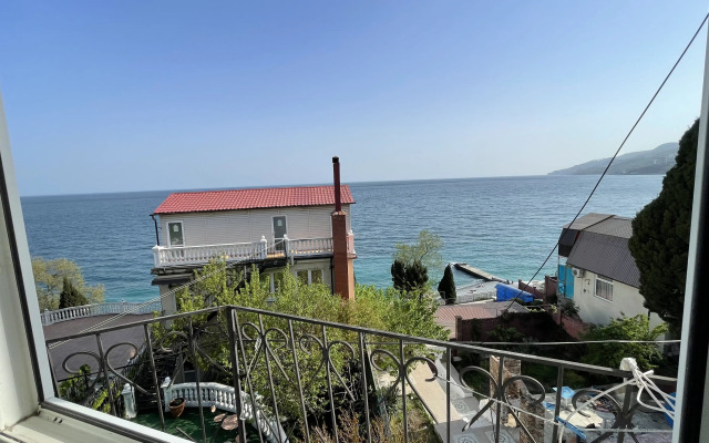 V Yalte Na Ulitse Drazhinskogo 23v Guest house