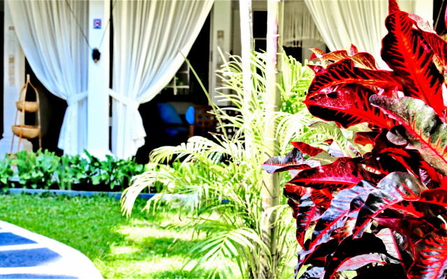 White 3BR in Seminyak Villa