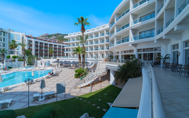 Pineta Park Deluxe Hotel
