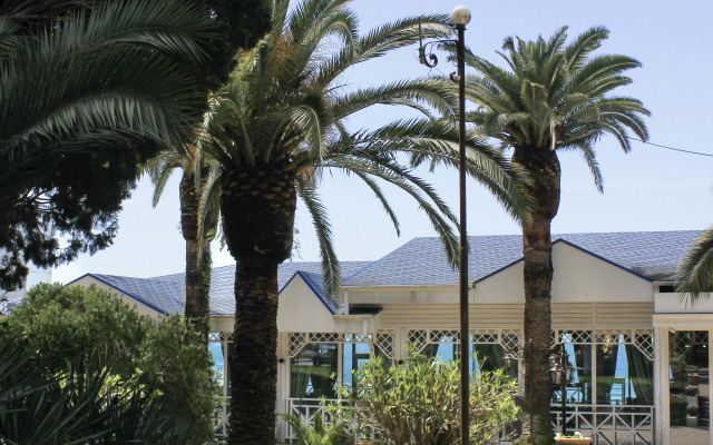 Imeni Chelyskintsev Hotel