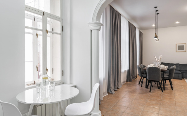 Tryokhkomnatnaya V Tsentre Moskvy Na Tverskoy Flat