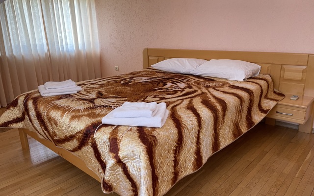 Dom S Basseynom U Morya Private House