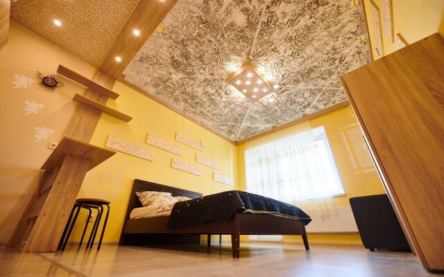Na Ulitse Dmitriya Mikhaylova 6 Flat