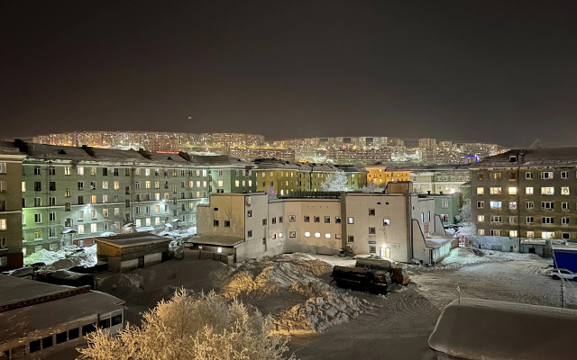 Tryokhkomnatnaya S Razdelnymi Spalnyami I Balkonom Flat