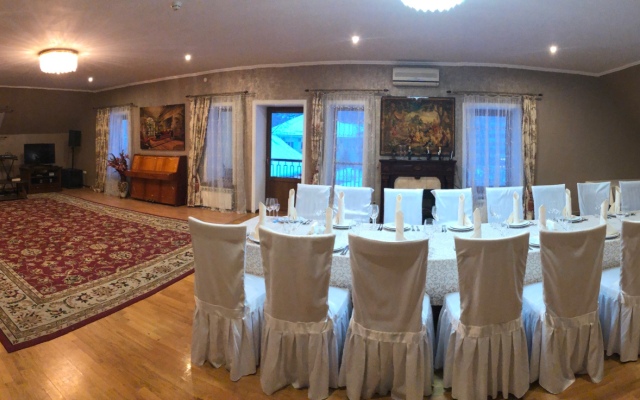Avshar Hotel