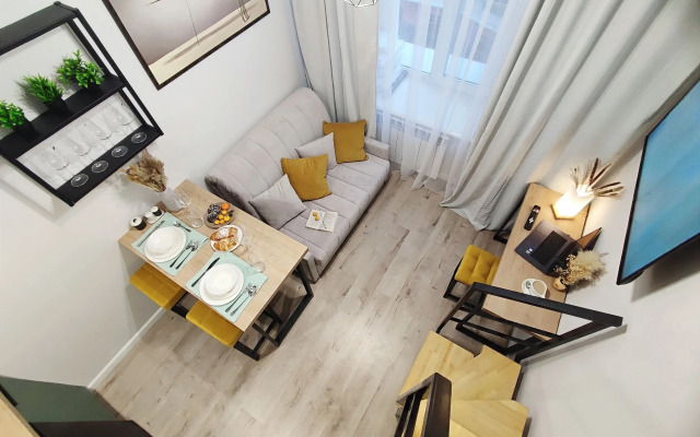 S Yevroremontom Na Troikh Flat