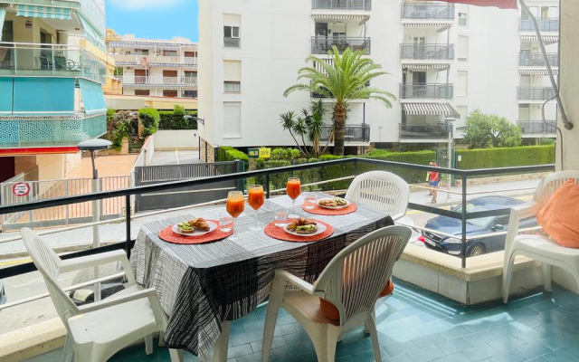 Seaside Serenity Suite - Salou Apartments