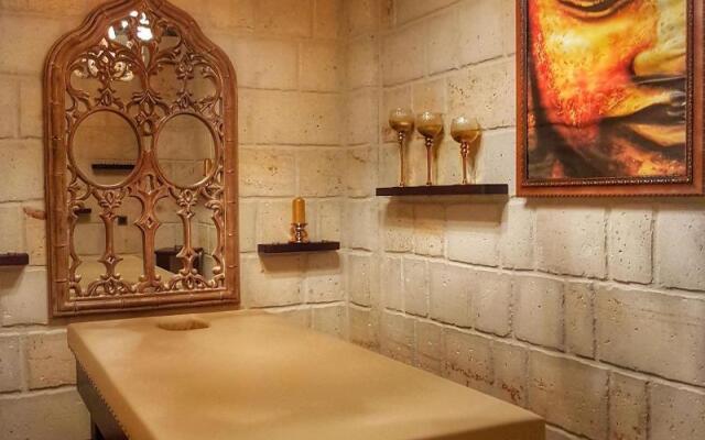 Seraphim Cave Suites & Spa Hotel