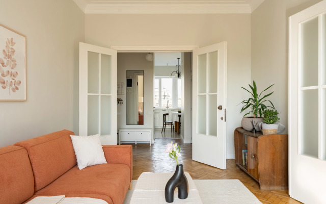 V Dome-Pamyatnike Arkhitektury Khkh Veka Flat