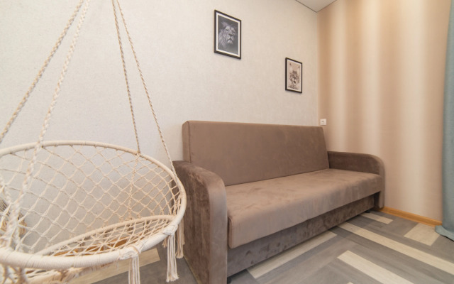 Rest Salute with a swing Apartments