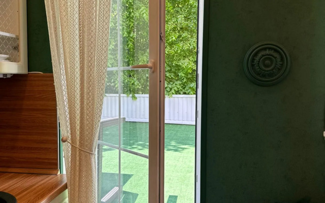 Tropicano Roskoshnye Dvukhkomnatnye s Shikarnoy Sobstvennoy Terrasoy Apartments