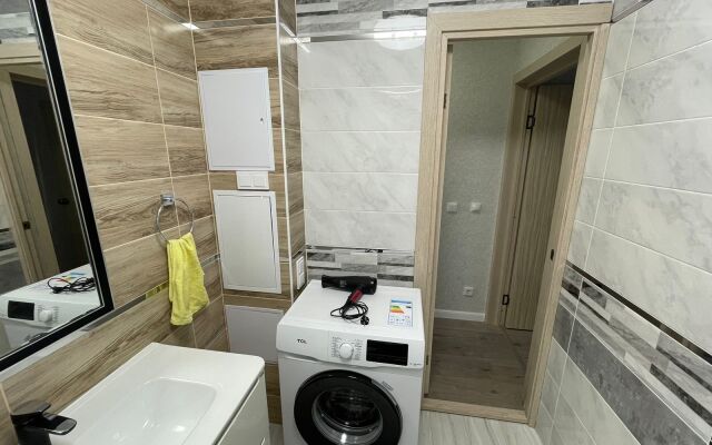 S 2 Komnatami Na 16 Etazhe Apartments