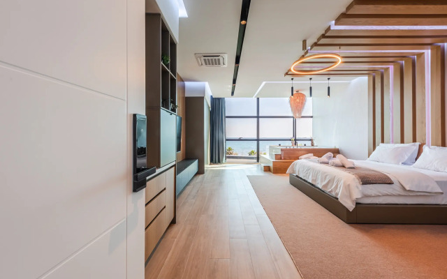 Marina Luxury Suites 101 Jacuzzi Apartments
