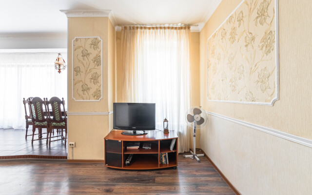 Апартаменты у Крейсера Авроры и Финляндского Вокзала