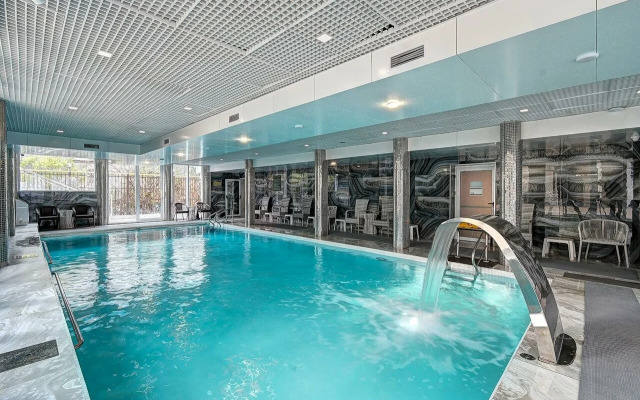 Semeinye u morya s basseinom Apartment