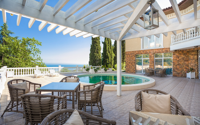 Roza Vetrov Guest House