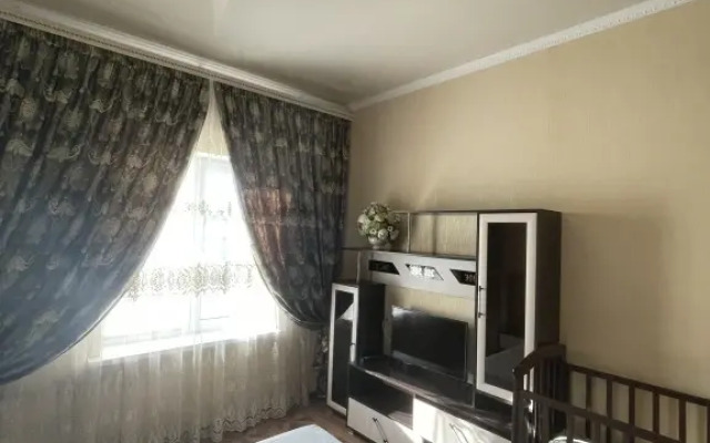 Zhemchuzhina u Morya Flat