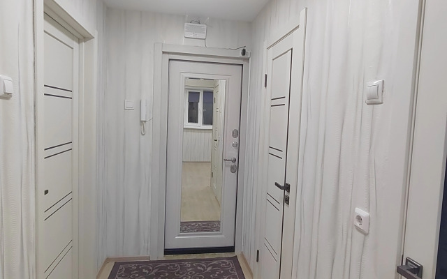 Квартира возле ТРЦ Плазма с лифтом и балконом