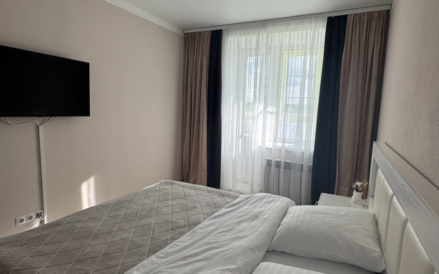 V Dome Na Naberezhnoy Reki Volga Flat