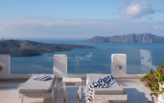 Loucas on the Cliff Hotel