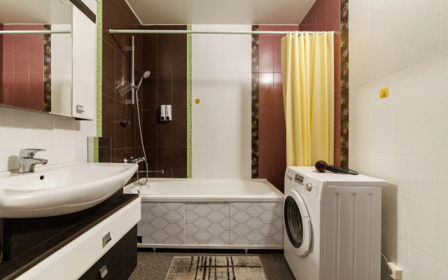 S 3 Spalnyami Na Moiseenko 5 - 8 Chelovek Apartments