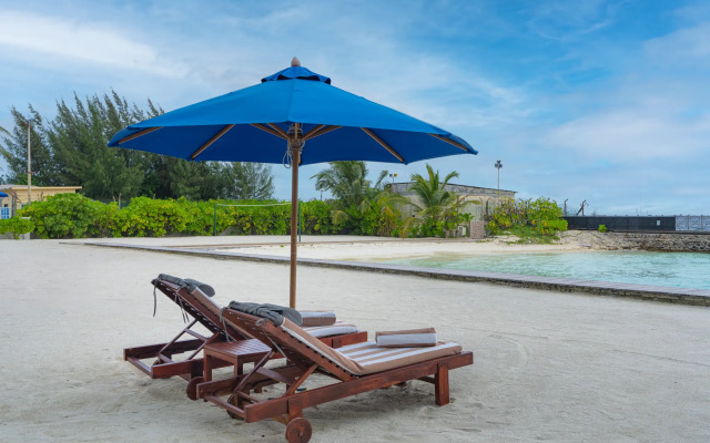 Hulhule Island Hotel