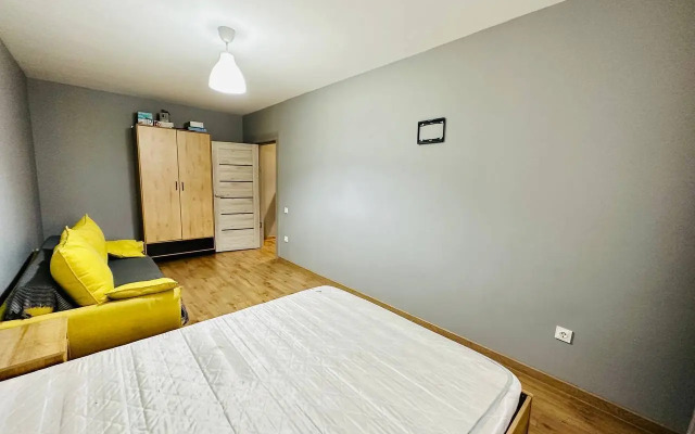 Na ulitse Aviatorov, 44 Flat