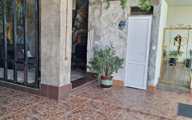 U Dyadi Volodi Guest house