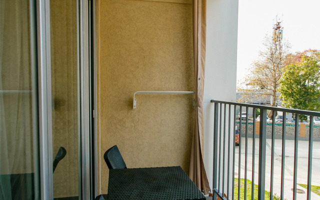 Квартира студия у моря с панорамными окнами