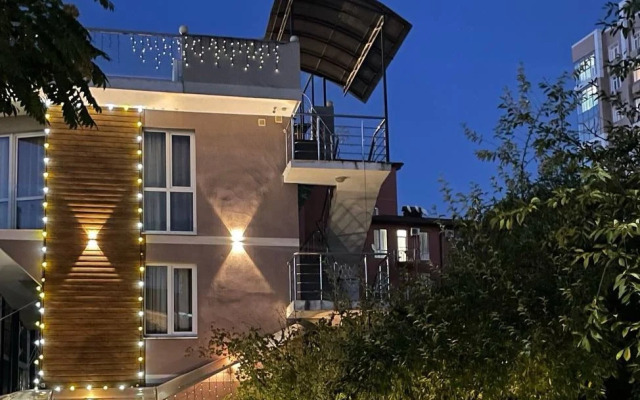 Гостевой дом в 70 метрах от моря Вилла Сохо