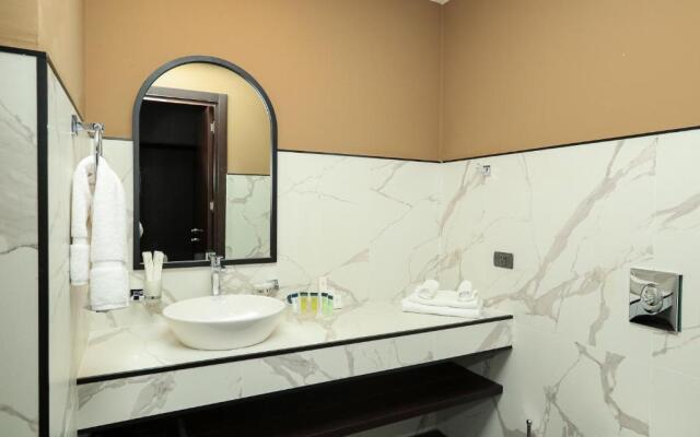 Pine Astoria Hotel (by travel agency)