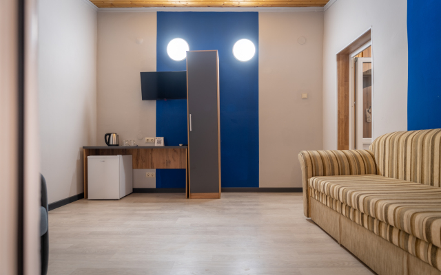 Maksim Park-Loo Hotel