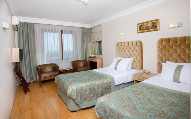 Grand Ant Hotel