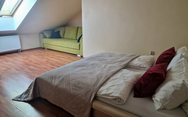 Tryohkomnatnyj Penthaus, YUzhnyj vokzal,Kolibri#27/13 Apartments