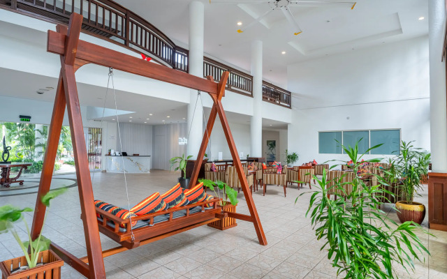 Hulhule Island Hotel