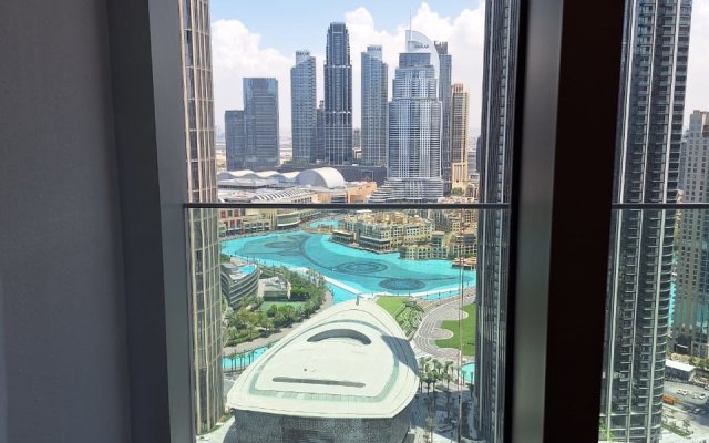 Dancing Fountain Views & Steps from Dubai Mall: Your 3-Bedroom Getaway Apartments