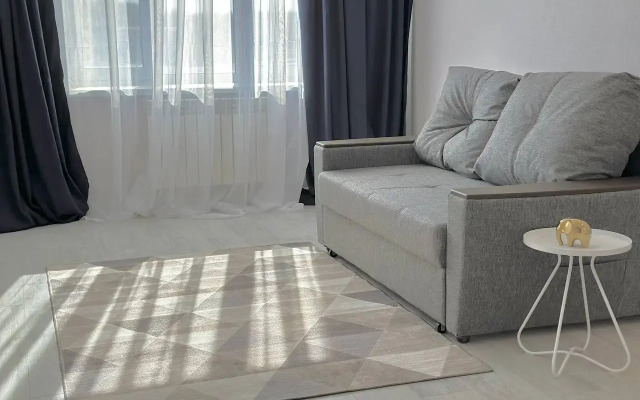 Ryadom S Readovskim Parkom Flat