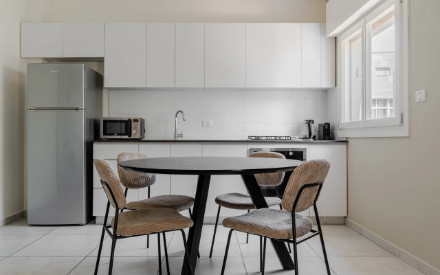 Blueground at Nahalat Bynamin Garden view Balcony ID6 Apartments