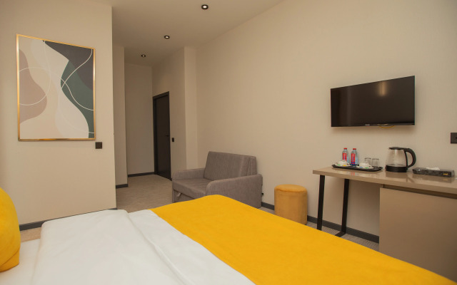 Twelve Inn Hotel