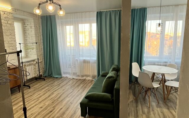 Lyuks na Irtyshskoy Naberezhnoy 13 Flat