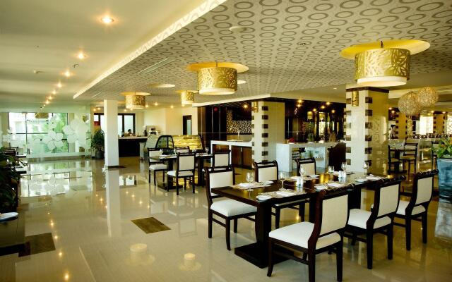Olalani Resort  Hotel And Condotel