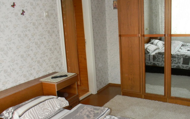 Na Dzerzhinskogo 6  apartments