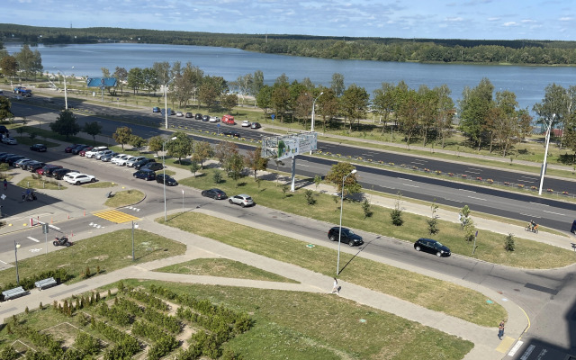 Uyutnaya kvartira s vidom na ozero Flat