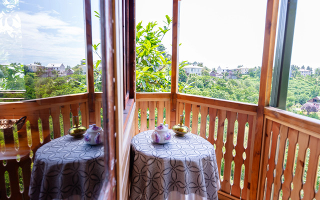 TreeHouse GoldenSeaView TreeHouse Private house