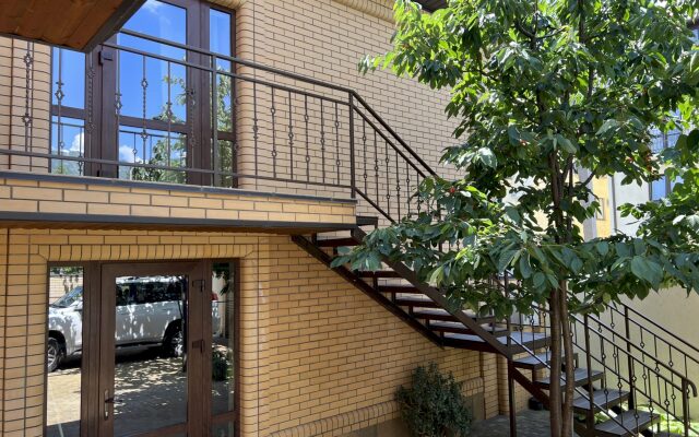 120 2 Komnatny Etazh S Kukhney Private House