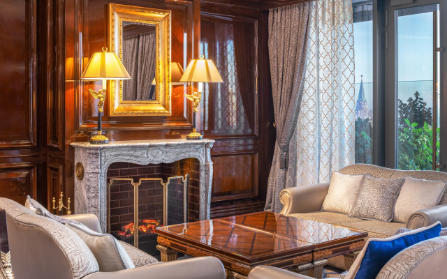The Carlton, Moscow
